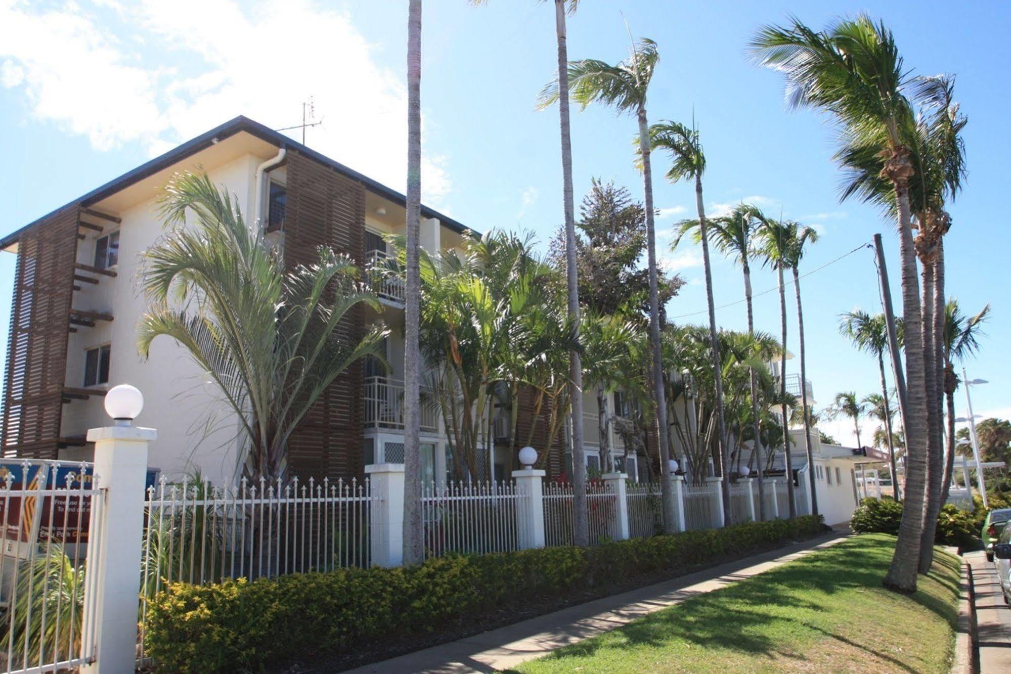 Endeavour Inn Emu Park Екстериор снимка