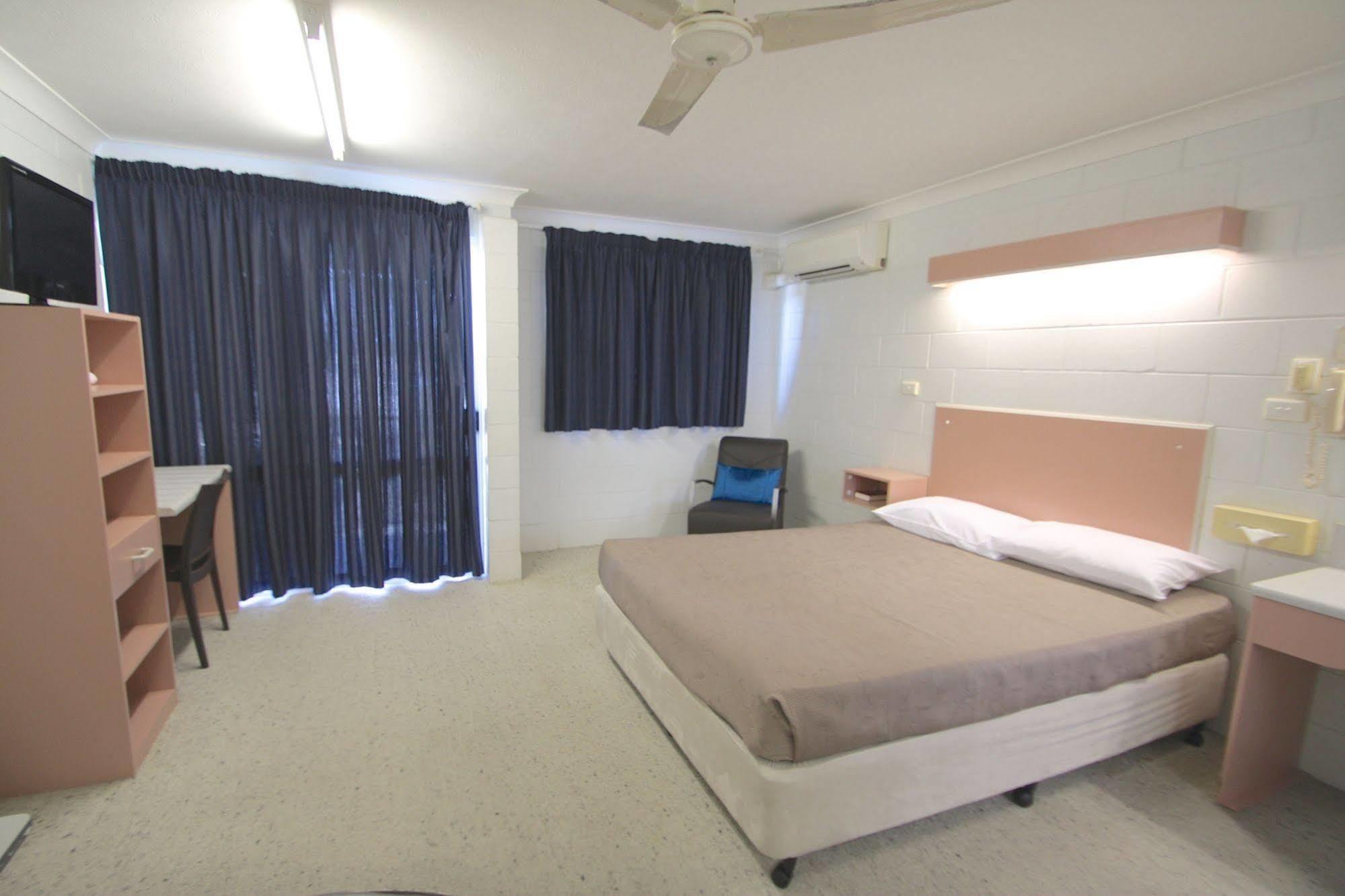 Endeavour Inn Emu Park Екстериор снимка