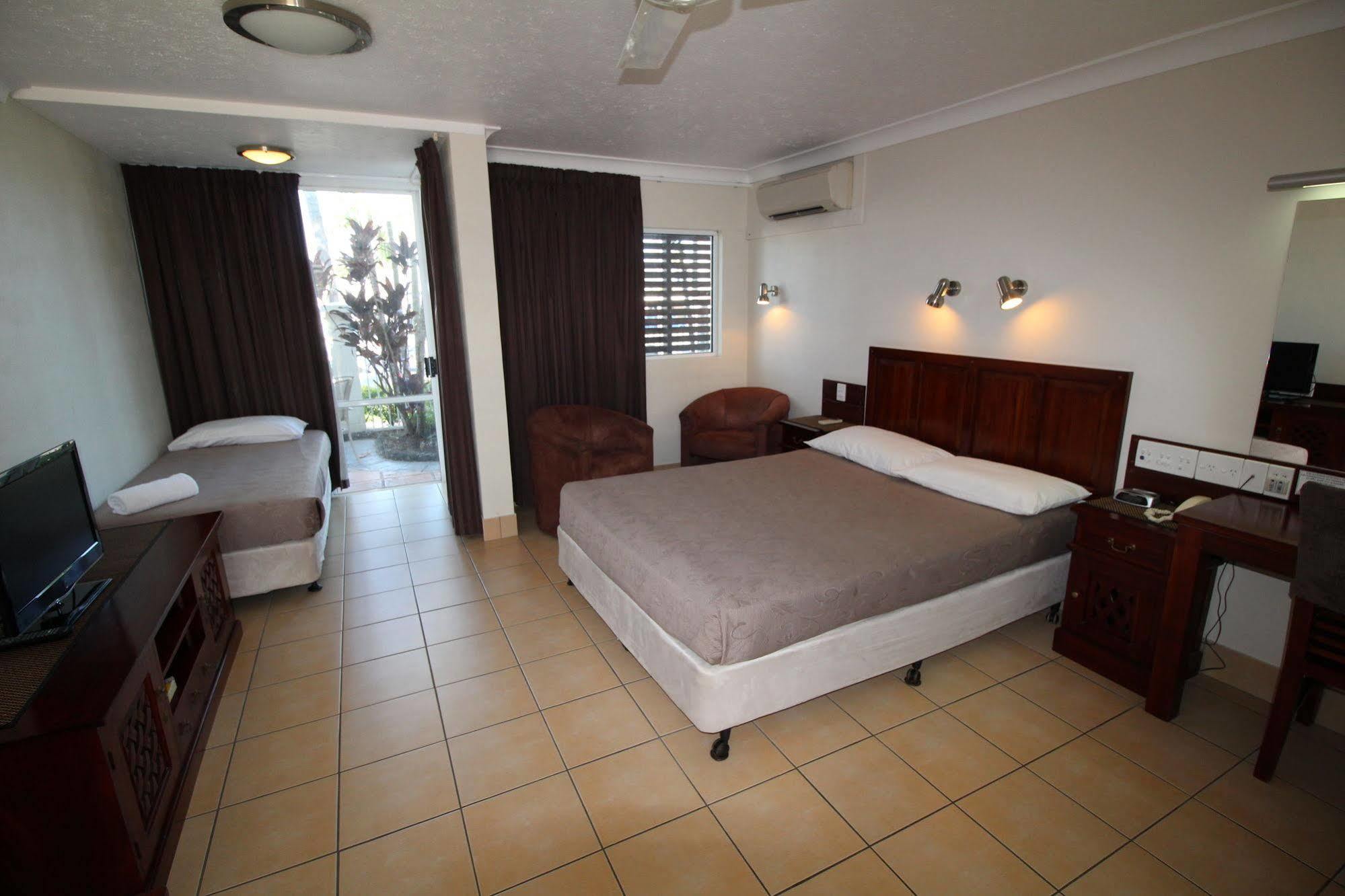 Endeavour Inn Emu Park Екстериор снимка