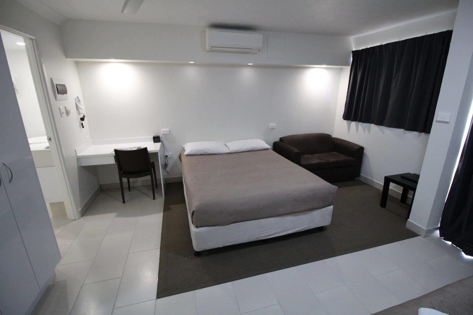 Endeavour Inn Emu Park Екстериор снимка