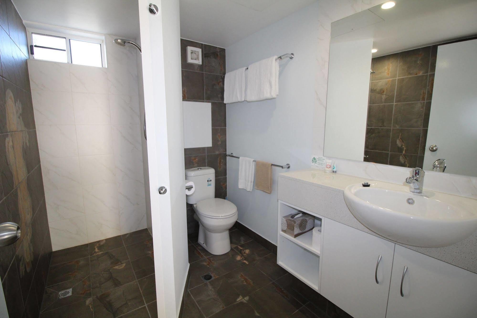 Endeavour Inn Emu Park Екстериор снимка