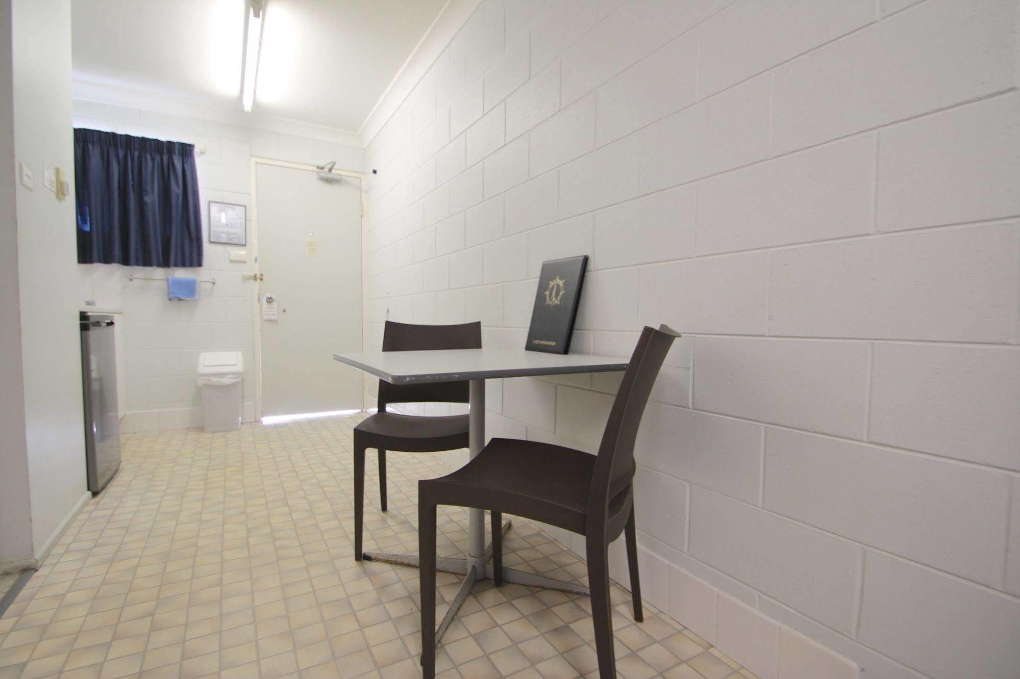 Endeavour Inn Emu Park Екстериор снимка