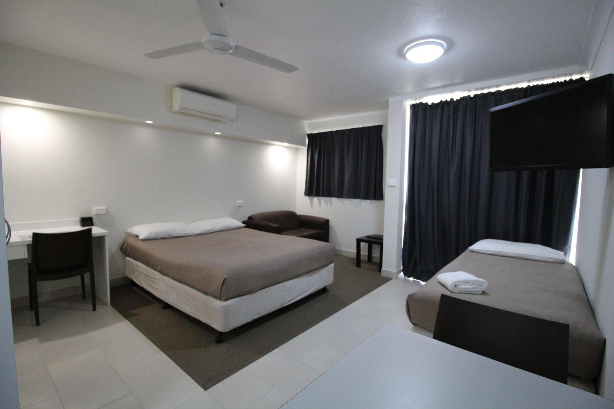 Endeavour Inn Emu Park Екстериор снимка