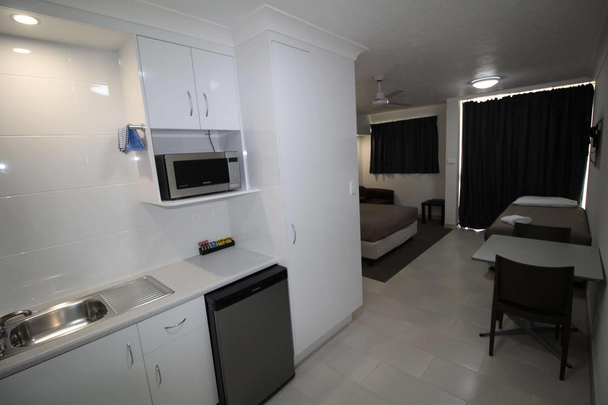 Endeavour Inn Emu Park Екстериор снимка