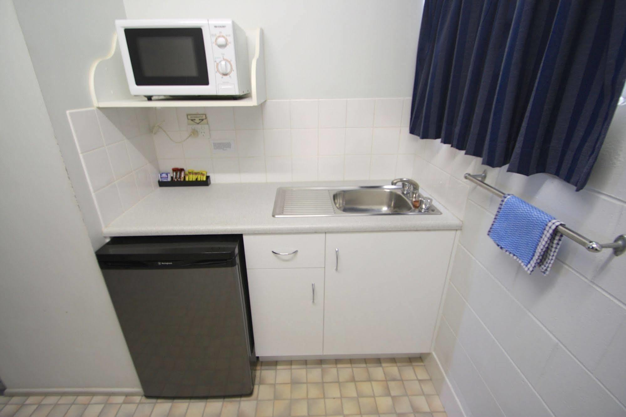 Endeavour Inn Emu Park Екстериор снимка