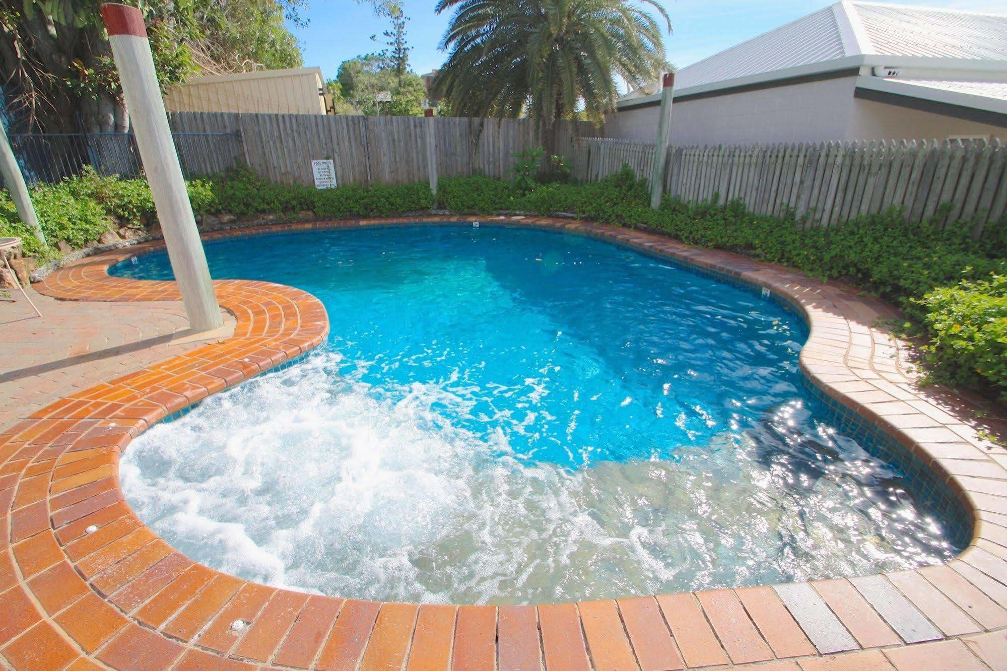 Endeavour Inn Emu Park Екстериор снимка